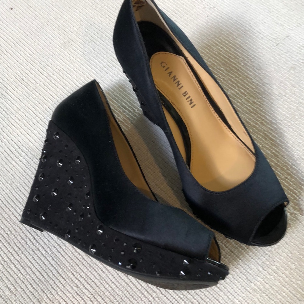 Wedge with open toe